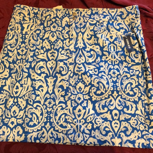 Old Navy Dresses & Skirts - NWT Old Navy denim skirt with fun pattern